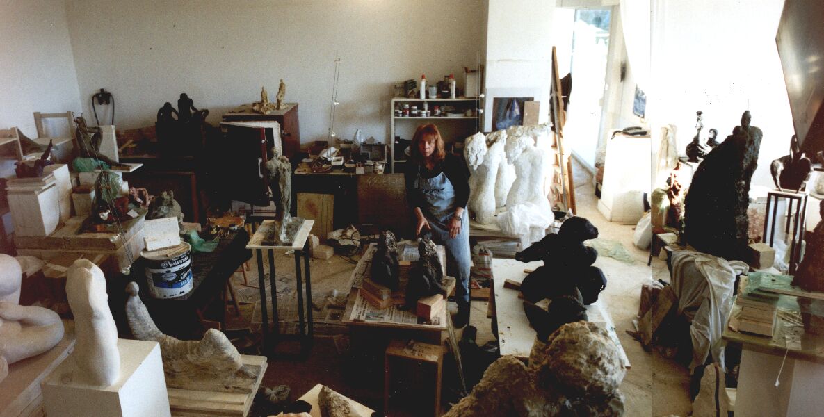 eva aubron dans son atelier de vallauris